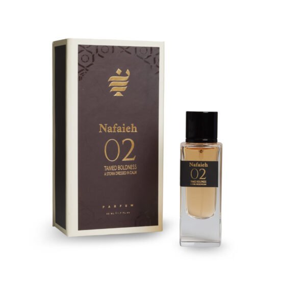 عطر نفايح 02 - الجرأة المروّضة… في هيئة هدوء. | رويال ليفل