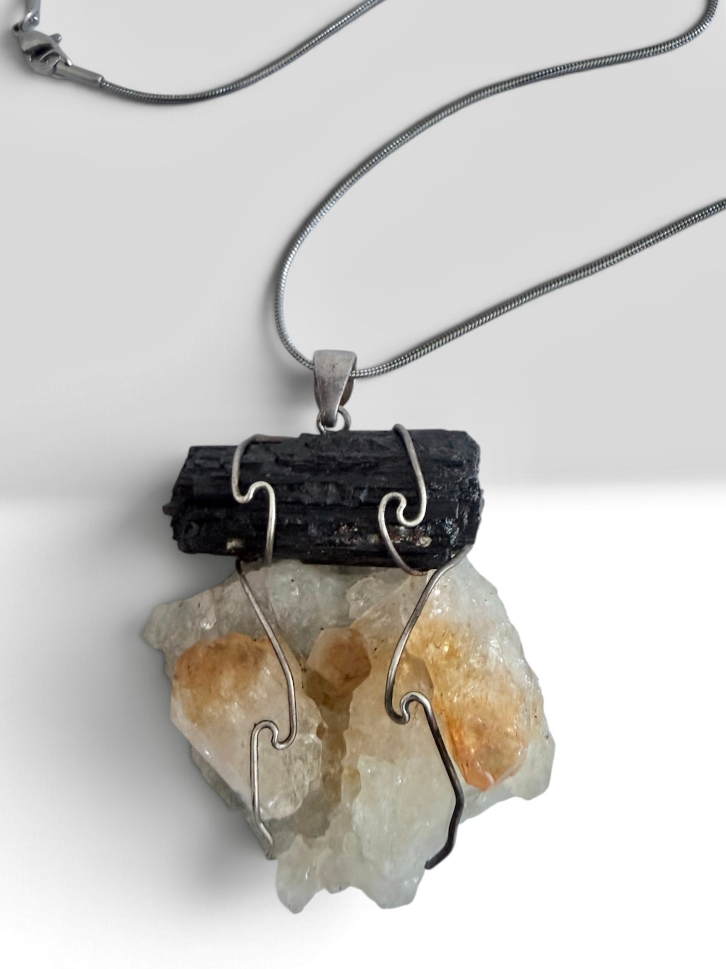 IBIZA – Handmade Black Tourmaline & Quartz Crystal Necklace - الصورة 1